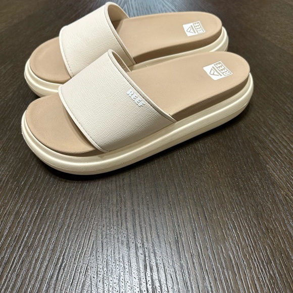 REEF Cushion Bondi Bay Lightweight
Squishy Footbed Water Friendly Sandals, W9 - Picture 6 of 11